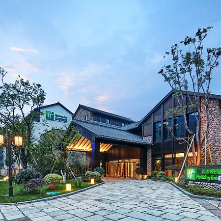 Holiday Inn Express Zhejiang Qianxia Lake By Ihg Qingtian Exterior photo